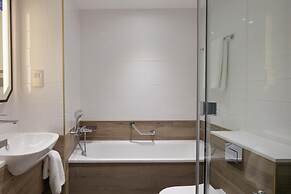 Hilton Cobham