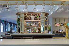 Hilton Cobham