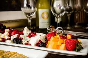 Seven Gables, St. Louis West, a Tribute Portfolio Hotel