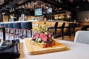 Delta Hotels by Marriott Calgary South