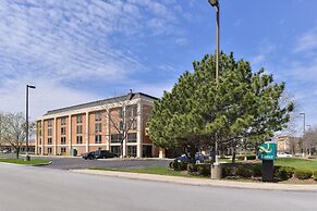 Quality Inn & Suites Matteson near I-57