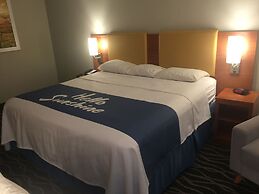 Days Inn & Suites by Wyndham Cincinnati North