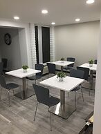 Days Inn & Suites by Wyndham Cincinnati North