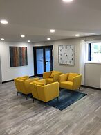 Days Inn & Suites by Wyndham Cincinnati North
