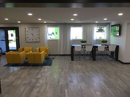 Days Inn & Suites by Wyndham Cincinnati North