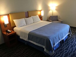 Days Inn & Suites by Wyndham Cincinnati North