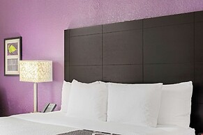 La Quinta Inn & Suites by Wyndham Miami Lakes