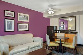 La Quinta Inn & Suites by Wyndham Miami Lakes