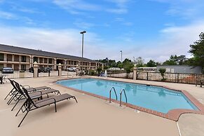 Mockingbird Inn & Suites