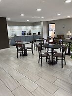 Mockingbird Inn & Suites