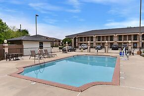 Mockingbird Inn & Suites