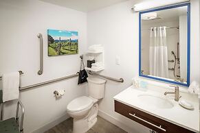 Hampton Inn Long Island / Commack