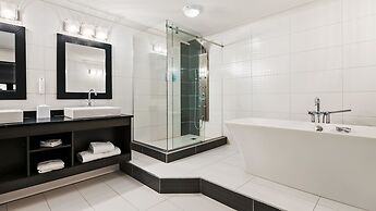 Best Western Plus Village Park Inn