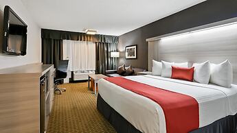 Best Western Plus Village Park Inn
