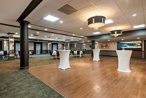 Best Western Plus Village Park Inn