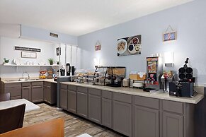 Travelodge by Wyndham Perry National Fairgrounds Area I-75