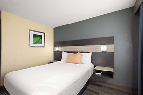 Travelodge by Wyndham Perry National Fairgrounds Area I-75
