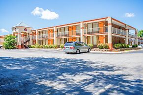 OYO Hotel Greensboro East I 40