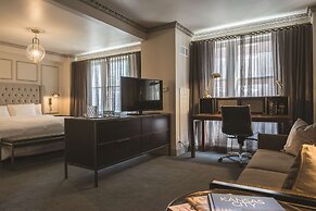 Hotel Phillips Kansas City Curio Collection by Hilton