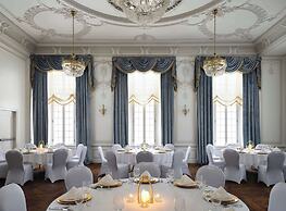 Hotel Phillips Kansas City Curio Collection by Hilton