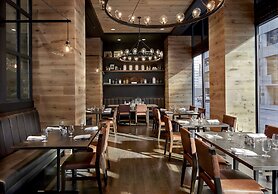 Hotel Phillips Kansas City Curio Collection by Hilton