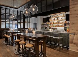 Hotel Phillips Kansas City Curio Collection by Hilton