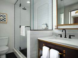 Hotel Phillips Kansas City Curio Collection by Hilton