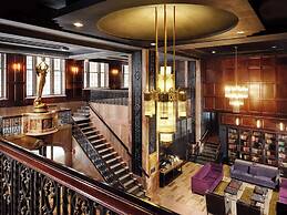 Hotel Phillips Kansas City Curio Collection by Hilton