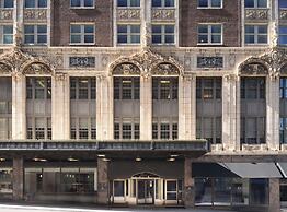 Hotel Phillips Kansas City Curio Collection by Hilton