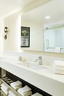 Renaissance St. Louis Airport Hotel