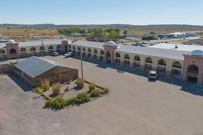 Royal Holiday Motel By Belvilla Gallup I-40