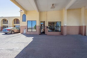 Royal Holiday Motel By Belvilla Gallup I-40