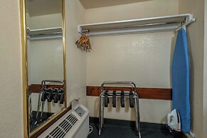 Royal Holiday Motel By Belvilla Gallup I-40