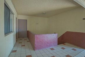 Royal Holiday Motel By Belvilla Gallup I-40