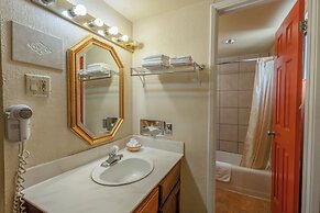 Royal Holiday Motel By Belvilla Gallup I-40