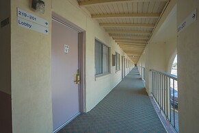 Royal Holiday Motel By Belvilla Gallup I-40