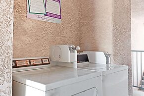 Super 8 by Wyndham Tucson Downtown Convention Center