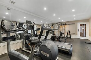 Best Western Plus Carriage Inn