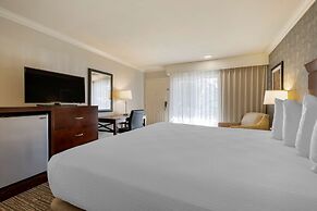 Best Western Plus Carriage Inn