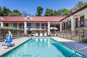 Days Inn by Wyndham Dalton