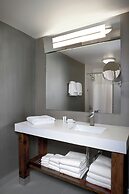 Courtyard by Marriott Downtown Toronto