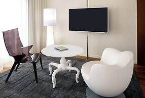 The Valorian Los Angeles, Curio Collection by Hilton