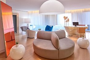 The Valorian Los Angeles, Curio Collection by Hilton