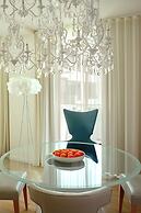 The Valorian Los Angeles, Curio Collection by Hilton