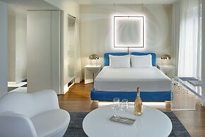The Valorian Los Angeles, Curio Collection by Hilton