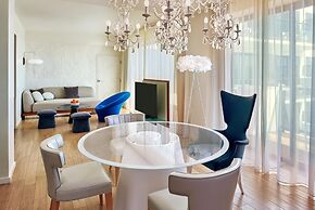 The Valorian Los Angeles, Curio Collection by Hilton