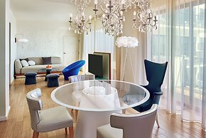 The Valorian Los Angeles, Curio Collection by Hilton