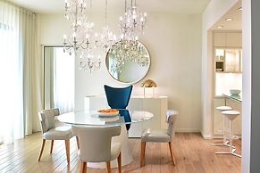 The Valorian Los Angeles, Curio Collection by Hilton