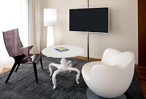 The Valorian Los Angeles, Curio Collection by Hilton