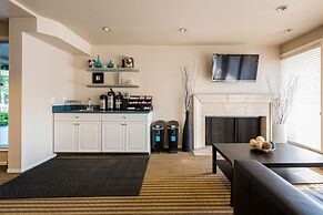 Coral Reef Inn & Suites